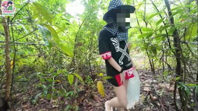 สาวไทยเดินโชว์หีริมถนนริมทุ่งนา